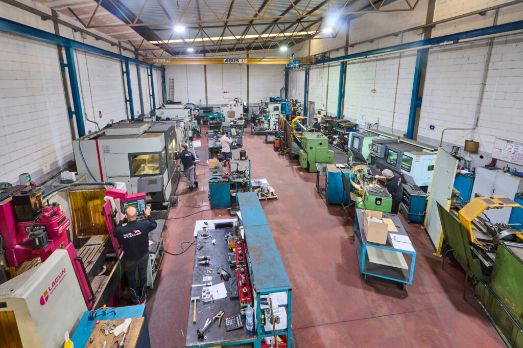 Panorámica del Taller Vilellas con toda su maquinaria